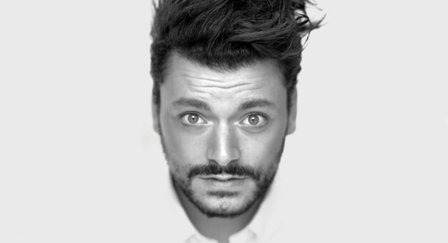 The French Kev Adams presents “Sois 10 ans” in Los Angeles