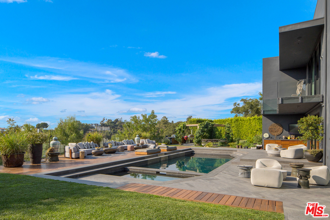 John Legend and Chrissy Teigen Sell Their Luxury Home