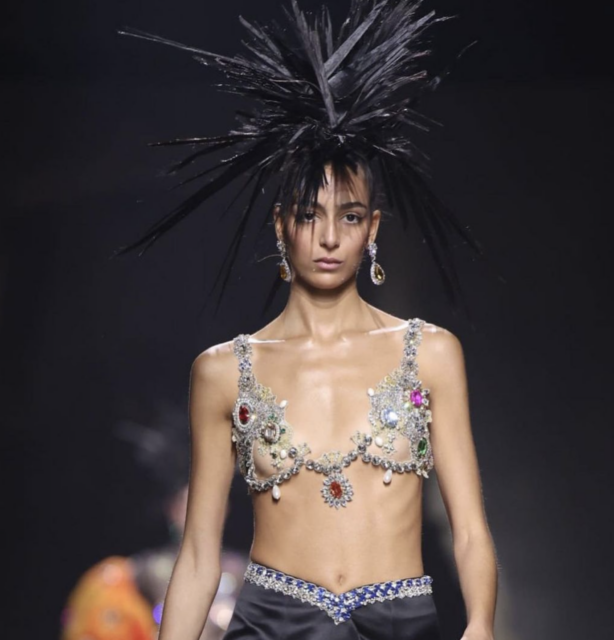 Watch Moschino FW 23 fashion show!