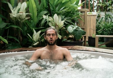 The Rise of Cold Therapy: Is the Cold Plunge the New Meditation?