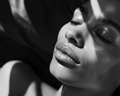 Sculpt, Don’t Freeze: The Natural Rituals Redefining Award-Season Beauty