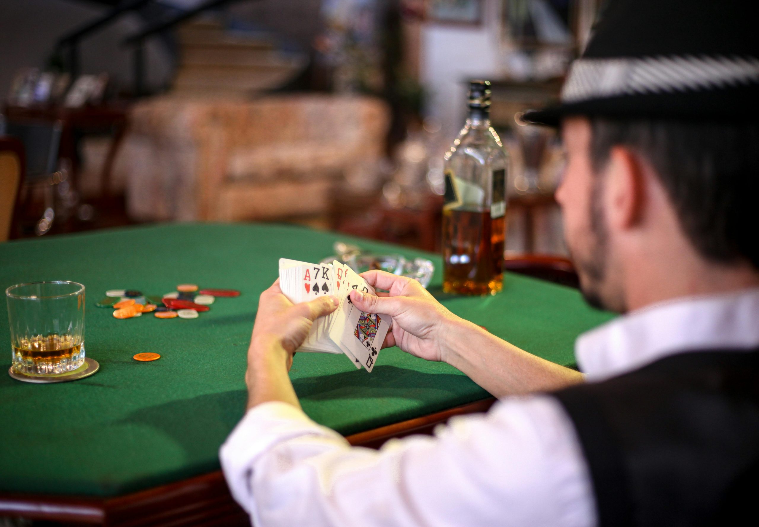 Lucky Colours and Glam Accessories: Can Fashion Bring You Good Fortune at the Casino?